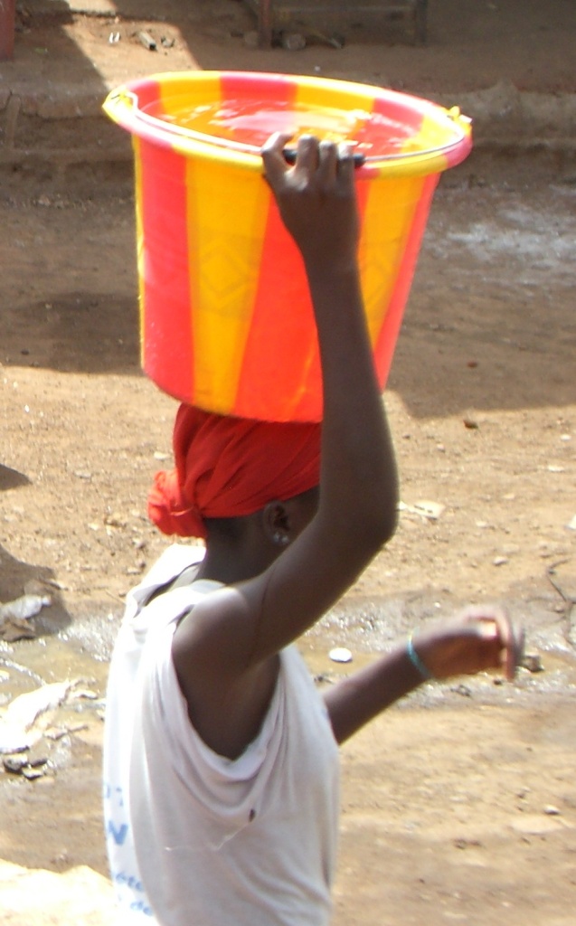 Carrying water in periurban Bamako, Mali